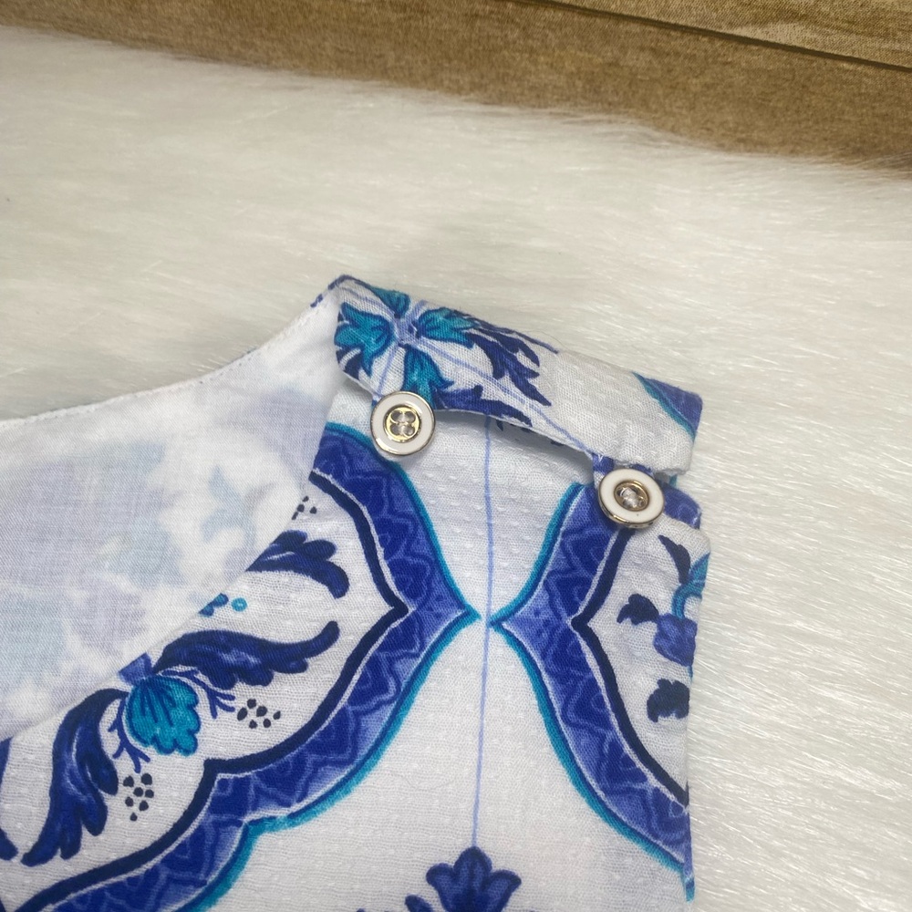 Talbots 10P Blouse Sleeveless White Blue Floral Medallion Lined Side Zip Top - Picture 4 of 12